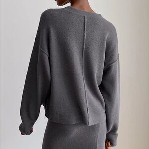 Aritzia Wilfred Free Hush Knit V-neck Grey Sweater - Size XXS